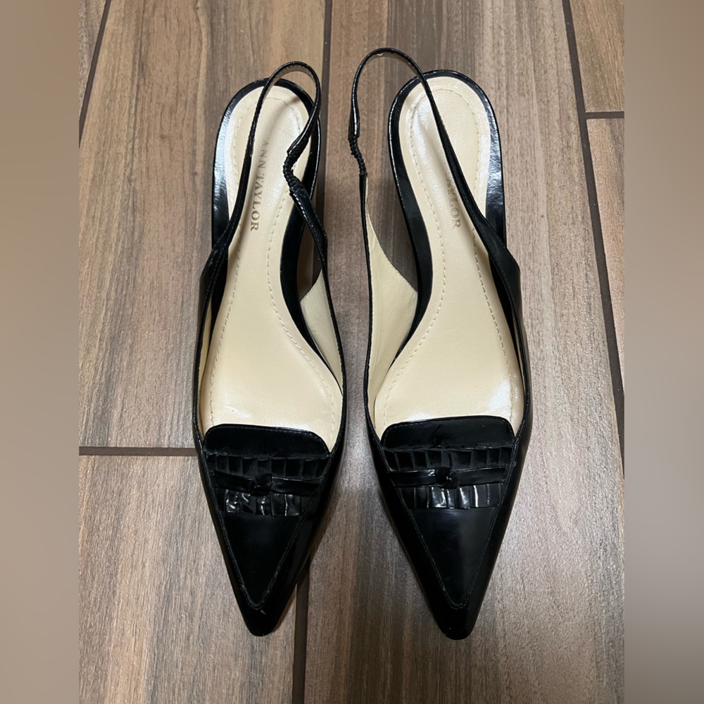 Ann Taylor Black and Cream Slingback Flats